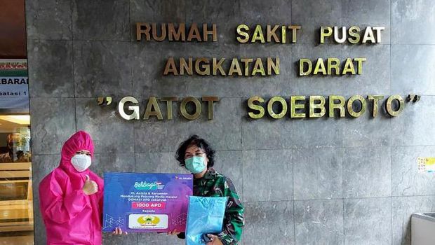 XL Axiata perpanjang program gratis kuota data 2GB per hari dan ajak pelanggan untuk berdonasi lewat pulsa.