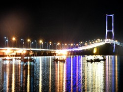 Ingat, Malam Ini Jembatan Suramadu Ditutup Mulai Pukul 9 Malam