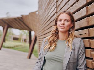 Perenang Cantik Rusia Ini Bagi Cara Latihan Saat di Rumah Saja