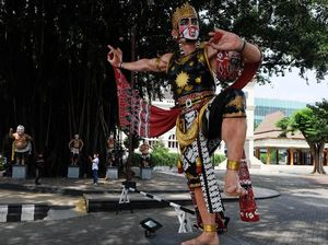 Patung Wayang di Solo aja Bermasker, Masa Kamu Nggak?