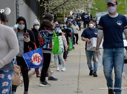 Terdampak Corona, Warga AS Berbondong-bondong Menunggu Sumbangan Makanan