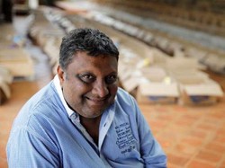 Terinspirasi Bunda Teresa, Operator Safari Beri 24 Ribu Bingkisan