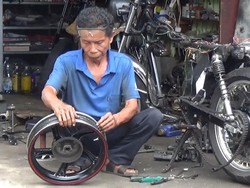 Pandemi Corona, Bengkel Motor di Parepare Tetap Ngebul