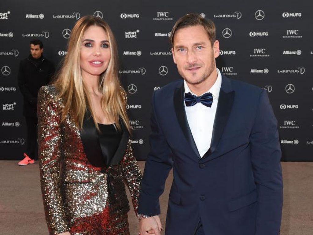 Francesco Totti Ambil Tas Mewah Istri Setelah Jam Rolex-nya Dibawa Kabur