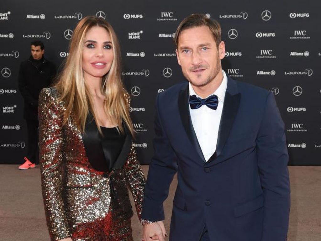 Corona Mudahkan Francesco Totti Pelesiran Keliling Roma Corona Mudahkan Francesco Totti Pelesiran Keliling Roma