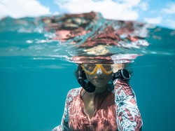 Penakluk Ombak dengan Segudang Prestasi, Kartini di Dunia Surfing