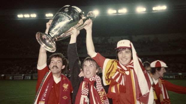 Graeme Sounes (kiri) saat membawa Liverpool meraih Piala Champions