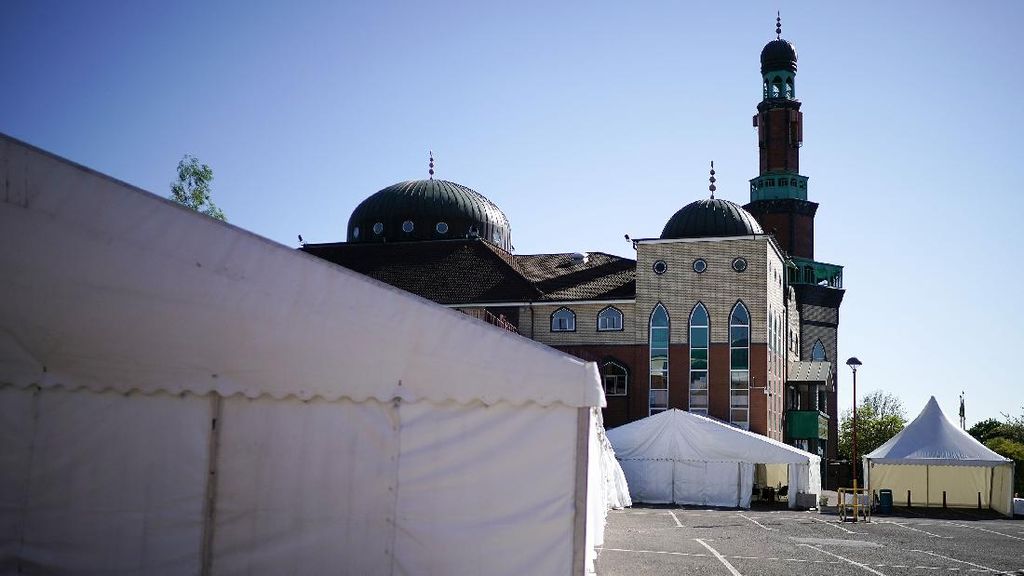 Parkiran Masjid di Birmingham Jadi Kamar Mayat Darurat Parkiran Masjid di Birmingham Jadi Kamar Mayat Darurat