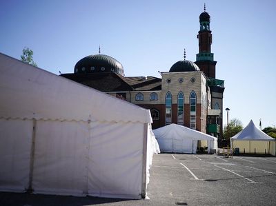 Parkiran Masjid di Birmingham Jadi Kamar Mayat Darurat