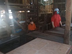 Pria Bersuhu 38,4 Derajat Dievakuasi Petugas Puskesmas Banyuwangi