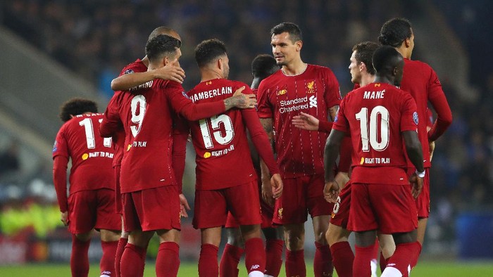 GENK, BELGIUM - OCTOBER 23: Alex Oxlade-Chamberlain of Liverpool celebrates with teammates after scoring his teams second goal during the UEFA Champions League group E match between KRC Genk and Liverpool FC at Luminus Arena on October 23, 2019 in Genk, Belgium. (Photo by Catherine Ivill/Getty Images)