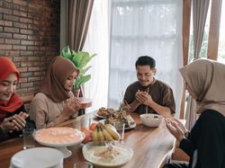 Ini Bacaan yang Dipanjatkan ketika Muslim Lupa Doa Makan