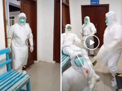 Sebelum Makamkan Jenazah Pasien Corona, Petugas Ini TikTok an Dulu Sebelum Makamkan Jenazah Pasien Corona, Petugas Ini TikTok an Dulu