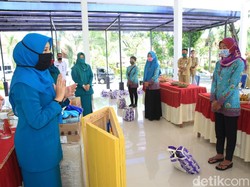 PKK Banyuwangi Berbagi untuk Kadernya yang Terdampak Corona