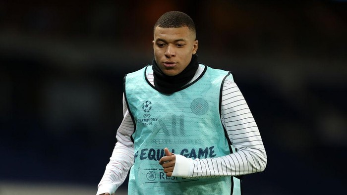 PARIS, FRANCE - MARCH 11: (FREE FOR EDITORIAL USE) In this handout image provided by UEFA, Kylian Mbappe of Paris Saint-Germain warms up during the UEFA Champions League round of 16 second leg match between Paris Saint-Germain and Borussia Dortmund at Parc des Princes on March 11, 2020 in Paris, France. The match is played behind closed doors as a precaution against the spread of COVID-19 (Coronavirus).  (Photo by UEFA - Handout/UEFA via Getty Images)