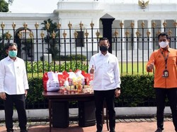 Pemerintah Salurkan Bansos ke Warga Lewat Pos Indonesia-Ojol