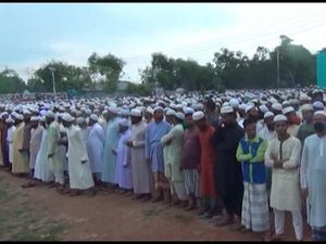 Puluhan Ribu Orang Hadiri Pemakaman Ulama di Bangladesh