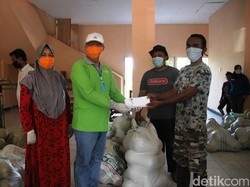Pemprov Bengkulu Bagikan 1,3 Ton Melon ke Tim Medis dan Warga Terdampak Corona