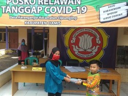 Salut! Bocah Ciamis Bongkar Celengan untuk Sumbang Masker