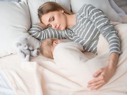 Makin Nyeleneh! Tren TikTok Ini Tunjukkan Payudara ke Anak yang Menyusui