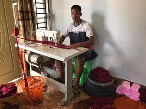 Beralih Produksi Masker, Pedagang Pakaian Ini Raup Puluhan Juta