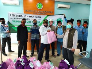 Satgas COVID-19 MUI Serahkan Sembako ke Ustaz Hingga Takmir Masjid Satgas COVID-19 MUI Serahkan Sembako ke Ustaz Hingga Takmir Masjid