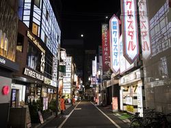Wisata Hiburan Malam di Jepang Larang Pengunjung Berciuman