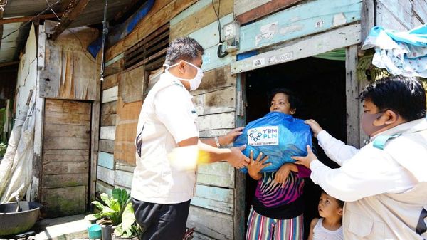 Sambut Ramadhan, PLN Salurkan Paket Sembako