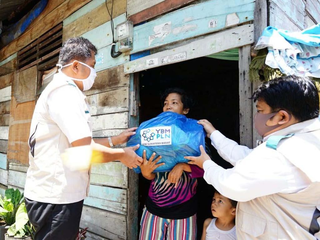 Sambut Ramadhan, PLN Salurkan Paket Sembako Sambut Ramadhan, PLN Salurkan Paket Sembako