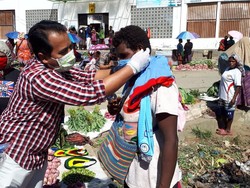 5.382 BRI Unit Se-Indonesia Bagikan Sejuta Masker ke Pedagang Pasar