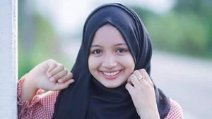 Kepincut Pesona Sanwanee Esor, Kembaran Lisa Blackpink Versi Syariah
