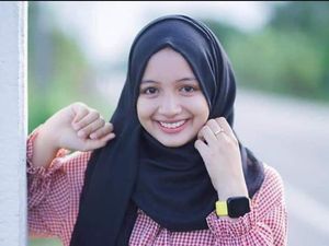 Kepincut Pesona Sanwanee Esor, Kembaran Lisa Blackpink Versi Syariah Kepincut Pesona Sanwanee Esor, Kembaran Lisa Blackpink Versi Syariah