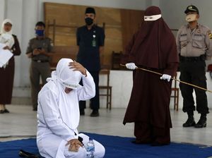 100 Kali Cambukan untuk Bocah yang Berpesta Seks di Serambi Mekah 100 Kali Cambukan untuk Bocah yang Berpesta Seks di Serambi Mekah