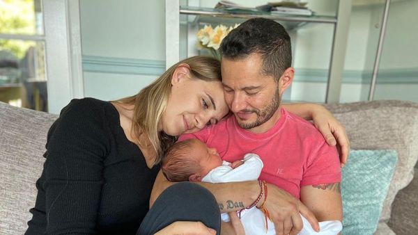 Potret Pasangan Transgender Pertama yang Melahirkan Anak Biologis