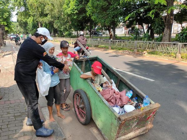 Aksi Bagi-bagi 1000 Masker  di Jakarta