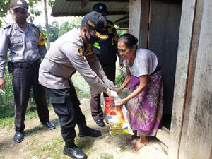 Polres Toraja Utara Bagikan 1.000 Sembako untuk Warga Terdampak Corona
