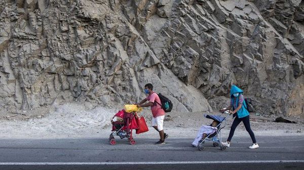 Menyedihkan Warga Peru Mudik dengan Berjalan Kaki