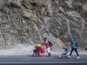 Menyedihkan Warga Peru Mudik dengan Berjalan Kaki