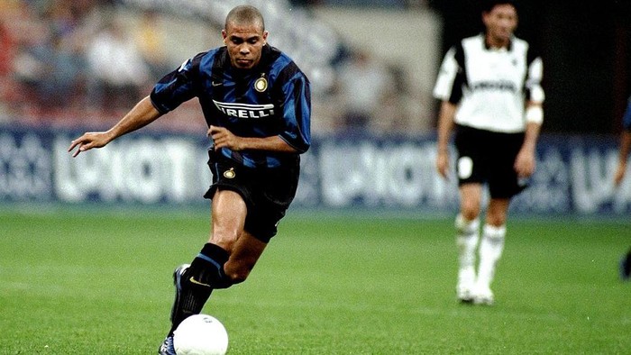 Undated:  Ronaldo of Inter in action during a match against Cesena in Italy. Inter won the game 1-0.  Mandatory Credit: Allsport UK /Allsport