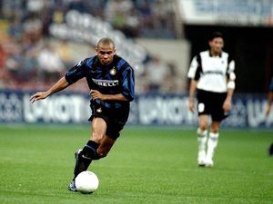 Vieri: Ronaldo Lebih Hebat dari CR7