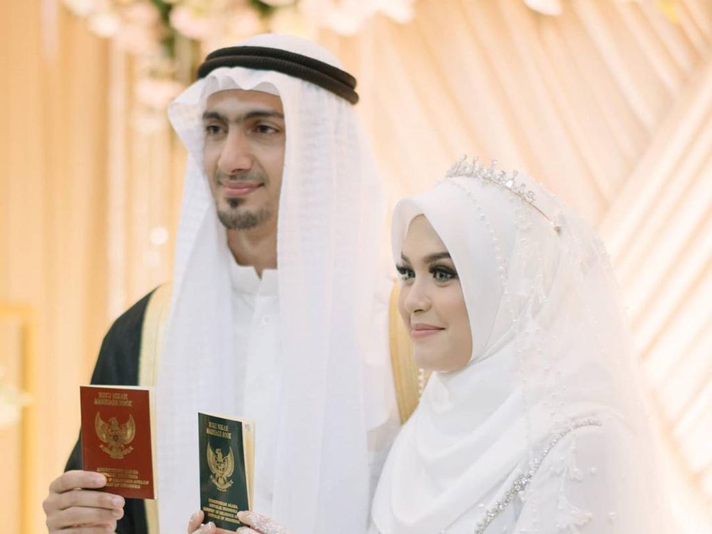 Ada Corona, Pernikahan dan Kondangan Online Jadi Tren di Indonesia Ada Corona, Pernikahan dan Kondangan Online Jadi Tren di Indonesia