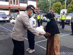 Sembako dari Donasi Gaji Polisi di Bojonegoro untuk Warga Terdampak Corona