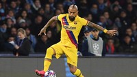 Arturo Vidal diboyong Barcelona dari Bayern Munich di tahun 2018. Gelandang bertenaga dengan gaya rambutnya yang khas ini sudah berusia 33 tahun(Getty Images/Francesco Pecoraro)