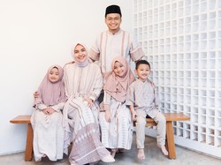 Ria Miranda Rilis Baju Lebaran saat Pandemi, Keluarga Jadi Model Dadakan