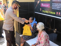 1.000 Paket Sembako Disalurkan ke Warga Tuban