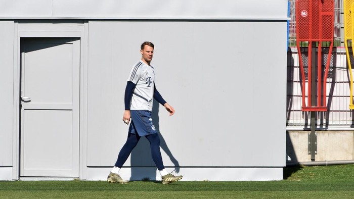 Bayern Munichs German goalkeeper Manuel Neuer is pictured during a training session at the teams training area in Munich, southern Germany, on April 16, 2020, amid the novel coronavirus COVID-19 pandemic. (Photo by Christof STACHE / AFP)