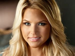 Fakta Kehidupan Model Playboy yang Tewas Bunuh Diri di Usia 33 Fakta Kehidupan Model Playboy yang Tewas Bunuh Diri di Usia 33