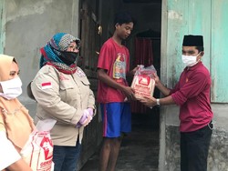 Jelang PSBB, Ketua Gerindra Sumbar Kirim Bantuan 20 Ton Beras