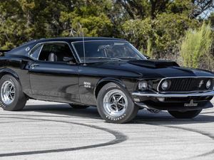 Ford Mustang Mesin Jumbo Milik Paul Walker Dilelang, Minat?