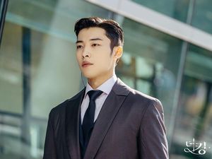 Woo Do-Hwan Pamer Kepala Botak Jelang Wamil, Ini Fakta-fakta Dirinya Woo Do-Hwan Pamer Kepala Botak Jelang Wamil, Ini Fakta-fakta Dirinya